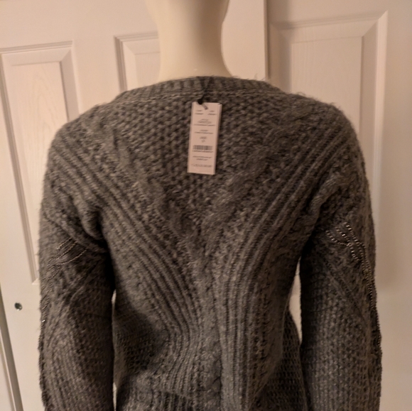Sweater in Gray - Picture 3 of 5